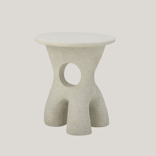 Amiee tavolino scultoreo tondo dalla forma organica in poliresina bianco