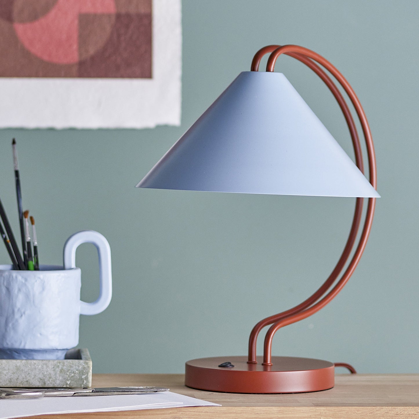 Janya lampada da tavolo in metallo rosso e blu